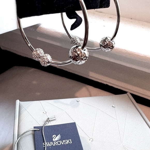 ✨ Stunning Timeless Vintage Swarovski Large Silver and Pave Crystal Hoop Earring - Picture 8 of 14